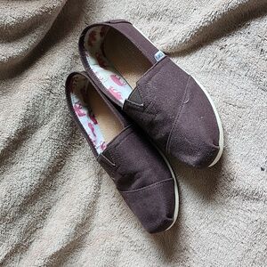 Ladies Size 8W Brown Toms